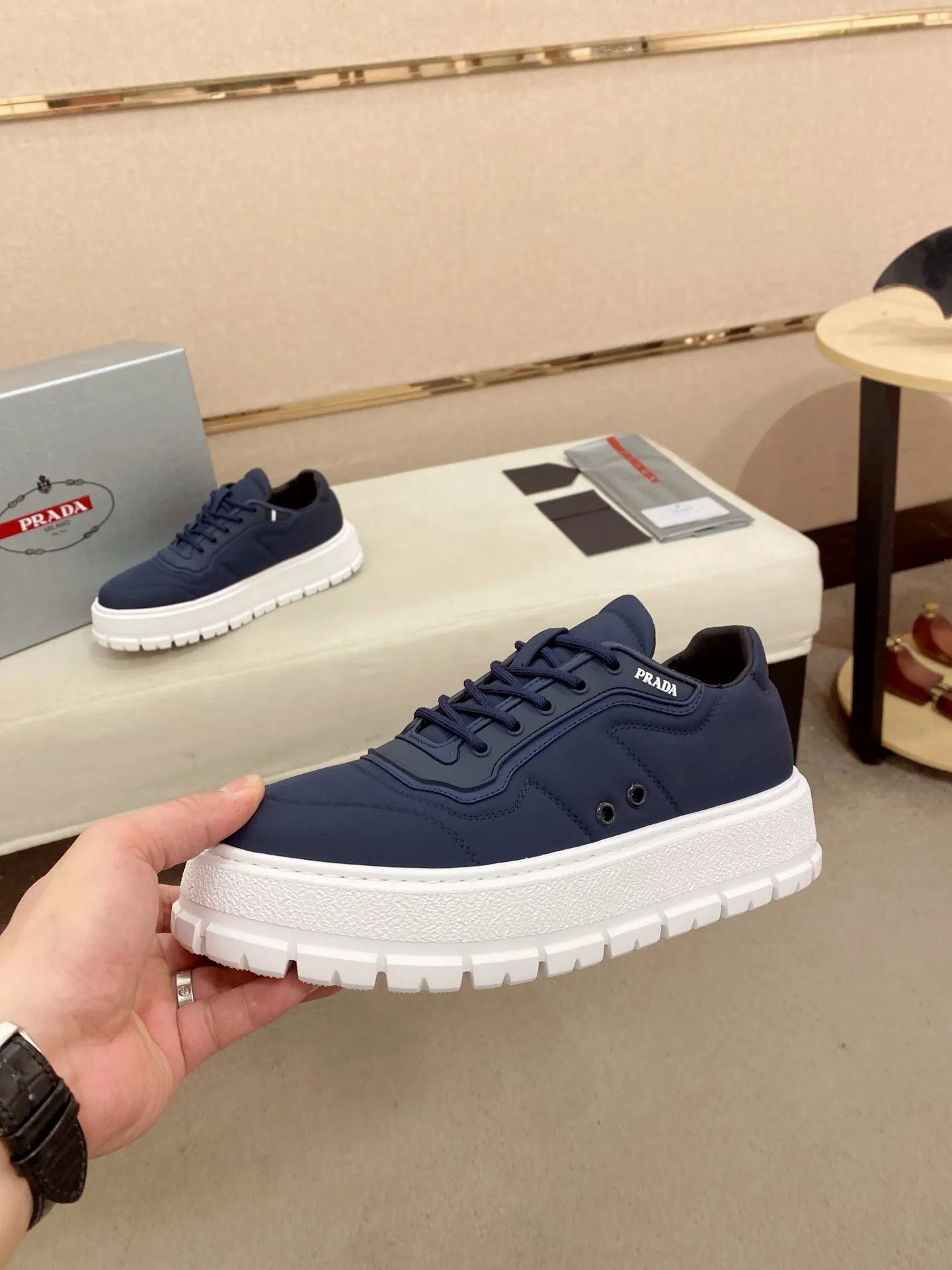 Factory price 580💰 ✔️✔️✔️High version High-quality new PRADA counters are on the market simultaneously, new men's shoes, 😘fabrics imported technological waterproof fabrics, made by pure handicrafts. Lining: Full cowhide lining. 👍🏿 High-end ☄️ air-cushion molded anti-slip rubber outsole, exquisite lines, simple and elegant, comfortable and high-end for leisure travel. Code number: 38 to 45